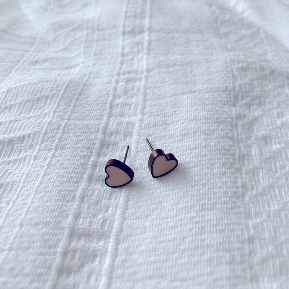 Heart-shaped studs - Picture 1 of 2